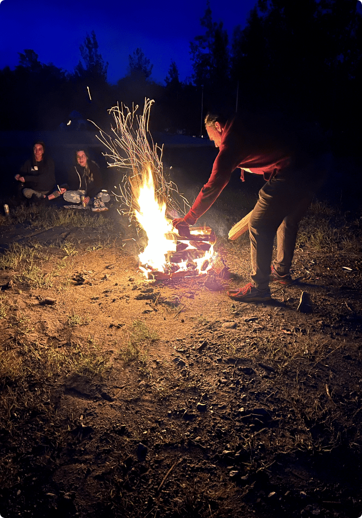 Lemieux Bédard employees around a fire outside